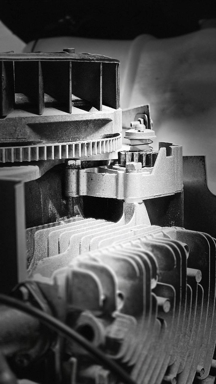 Small-engine flywheel, cooling fins, and internal components during service